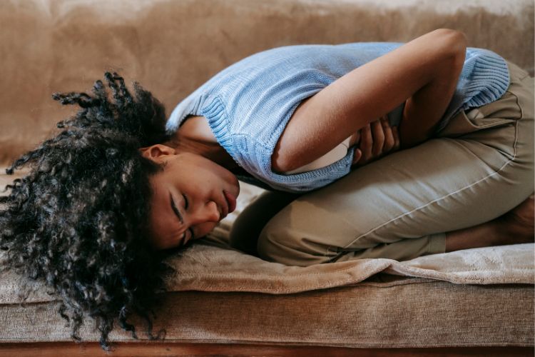 Dor abdominal: conheça as causas